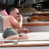 David Furnish sur un yacht au large de St-Tropez, le lundi 13 août 2012.