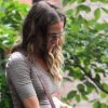 Sarah Jessica Parker sur les marches devant son immeuble, à New York, le 15 août 2012.