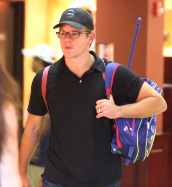 Matt Damon, sa femme Luciana Barroso et leurs filles Isabella, Gia et Stella. La petite famille a été vue à l'aéroport de Boston le 16 août 2012.