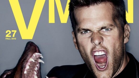 Tom Brady marche dans les pas de sa belle Gisele Bündchen et montre les crocs