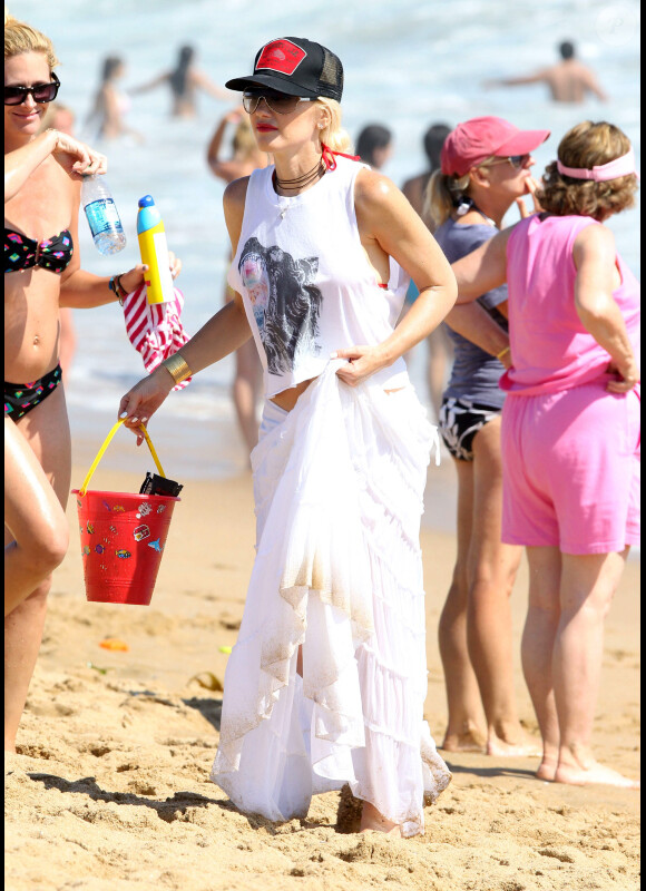 Gwen Stefani : une maman qui fait bien attention à ses enfants Kingston et Zuma à Newport Beach le 19 août 2012
