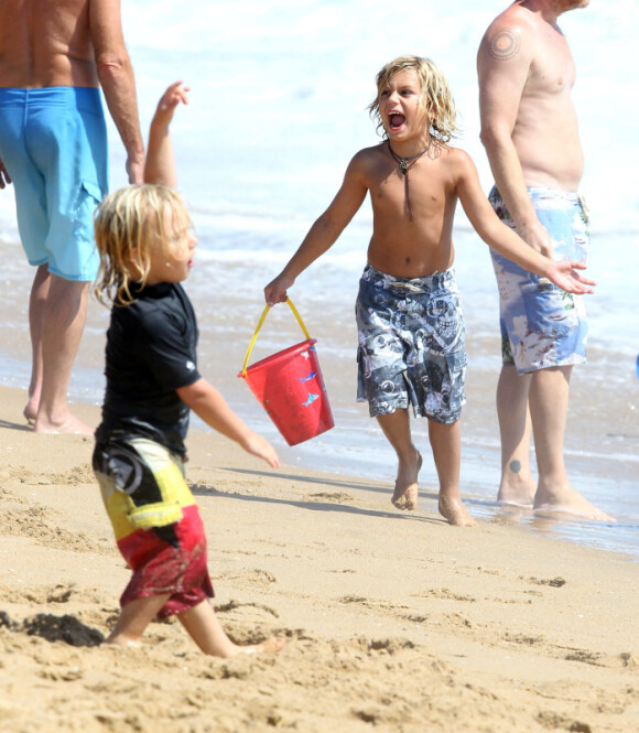 Gwen Stefani : son fils Kingston s'amuse comme un petif fou à Newport Beach le 19 août 2012