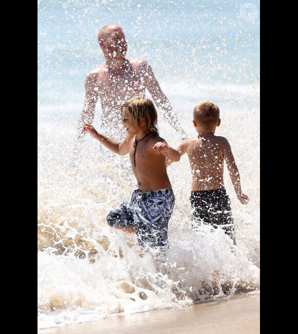 Gwen Stefani : son petit Kingston s'éclate dans l'eau à Newport Beach le 19 août 2012