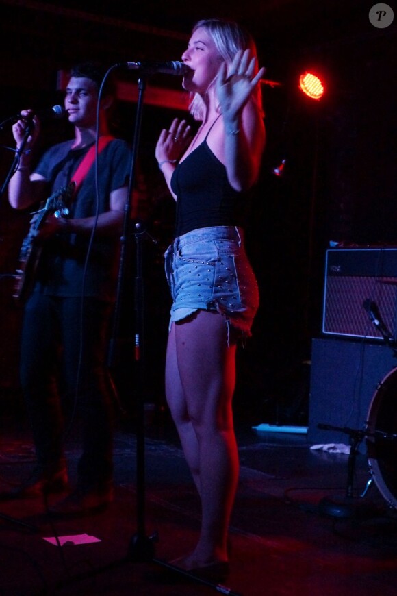 Scout LaRue Willis et Gus Wenner en concert au Mercury Lounge, à New York, le 20 août 2012.