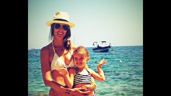 Alessandra Ambrosio : Fini les vacances de rêve en Europe et en famille !