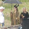 Angelina Jolie porte ses cornes sur le tournage de  Maleficent  en juin 2012 en Angleterre. Ses jumeaux Vivienne et Know étaient présents.