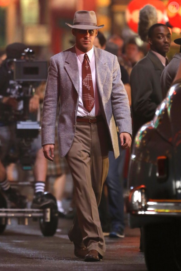 Ryan Gosling est revenu tourner de nouvelles scènes de Gangster Squad à Los Angeles, le 21 août 2012. Le studio a décidé de retirer une scène de fusillade dans un cinéma après la tuerie Colorado.