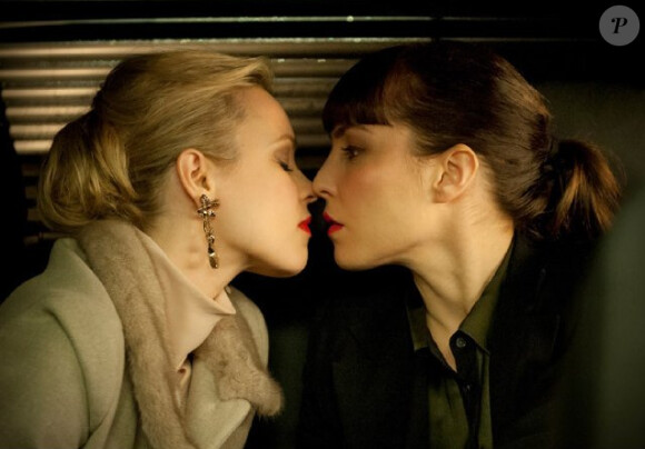 Noomi Rapace et Rachel McAdams dans Passion de Brian de Palma.