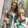 Jessica Alba et ses filles sont allées déjeuner au Pain Quotidien à Los Angeles le 24 août 2012