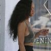 Rihanna, sage jeune femme à Los Angeles lors d'une sortie shopping le 25 août 2012