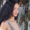 Rihanna, sage jeune femme à Los Angeles lors d'une sortie shopping chez Opening Ceremony le 25 août 2012