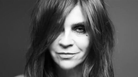 Carine Roitfeld : Sexy et entière, elle savoure son retour gagnant avec M.A.C.