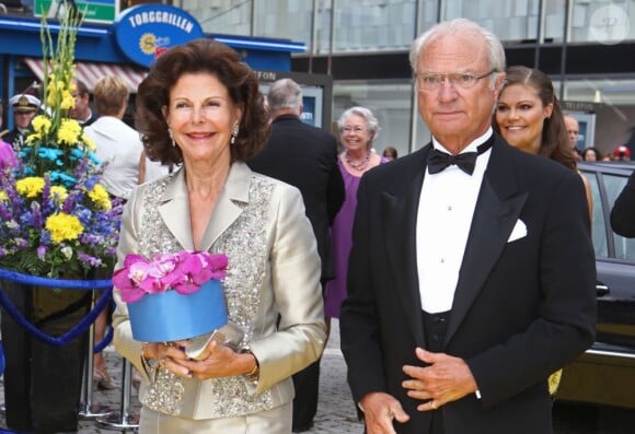 Le roi Carl XVI Gustaf de Suède et la reine Silvia arrivant à la cérémonie du Polar Music Prize 2012, le 28 août 2012, à Stockholm.