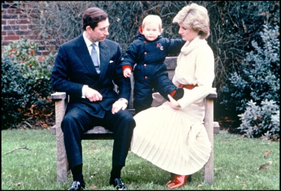 Le prince Charles et la princesse Diana avec William, en 1983.
Quinze ans après la mort de Lady Diana, ses fils les princes William et Harry, et Kate Middleton, la belle-fille qu'elle aurait adoré connaître, perpétuent sa mémoire...
