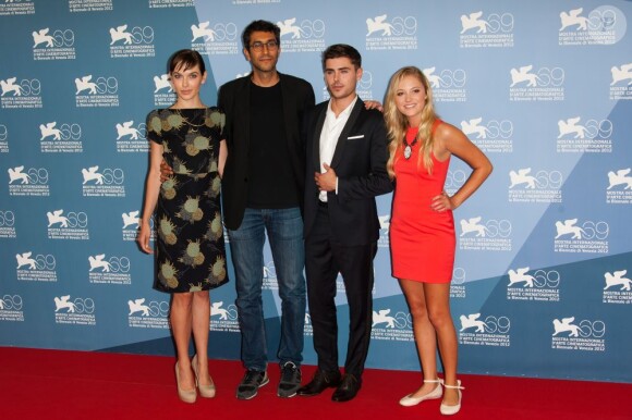 Zac Efron, Maika Monroe, Hallie Elisabeth et Ramin Bahrani lors du photocall du film At Any Price à la Mostra de Venise, le 31 août 2012.