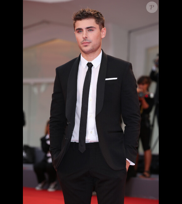 Zac Efron défile sur le tapis rouge de la Mostra de Venise, le vendredi 31 août 2012.