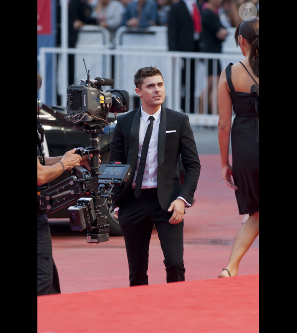 Zac Efron défile sur le tapis rouge de la Mostra de Venise, le vendredi 31 août 2012.