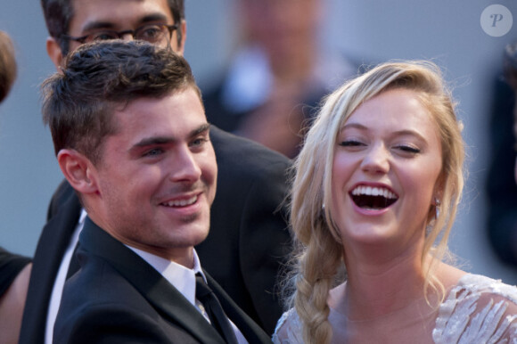 Zac Efron et Maika Monroe défilent sur le tapis rouge de la Mostra de Venise, le vendredi 31 août 2012.