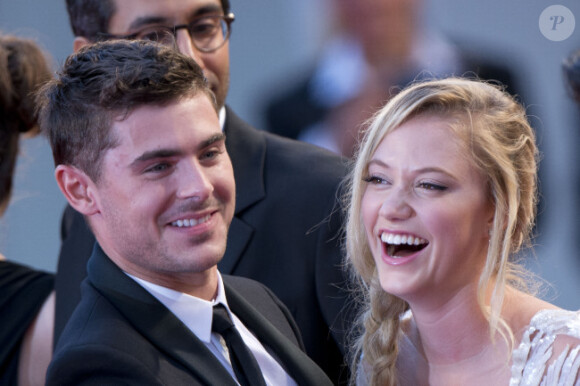 Zac Efron et Maika Monroe défilent sur le tapis rouge de la Mostra de Venise, le vendredi 31 août 2012.