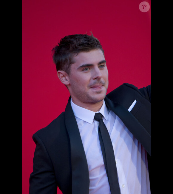 Zac Efron défile sur le tapis rouge de la Mostra de Venise, le vendredi 31 août 2012.