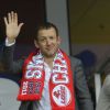 Dany Boon salue les supporters lors du match de Ligue 1 entre Lille et le Paris Saint-Germain au Grand Stade de Lille le 2 septembre 2012