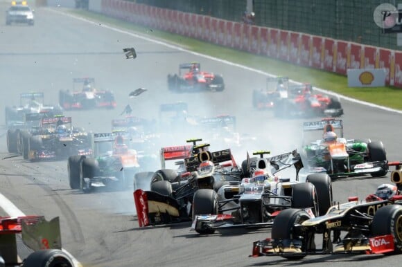 Romain Grosjean a provoqué un spectaculaire accident au départ du Grand Prix de Belgique à Spa-Francorchamps le 2 septembre 2012, mettant hors course Fernando Alonso et Lewis Hamilton
