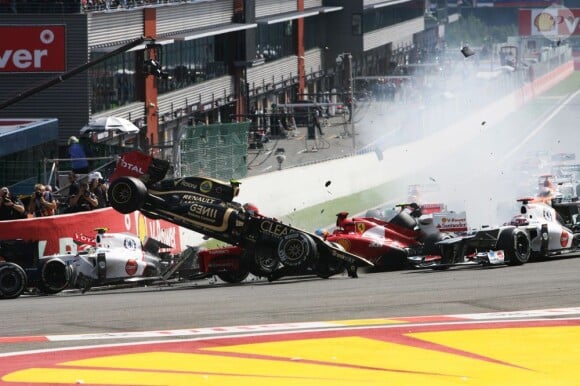 Romain Grosjean a provoqué un spectaculaire accident au départ du Grand Prix de Belgique à Spa-Francorchamps le 2 septembre 2012, mettant hors course Fernando Alonso et Lewis Hamilton