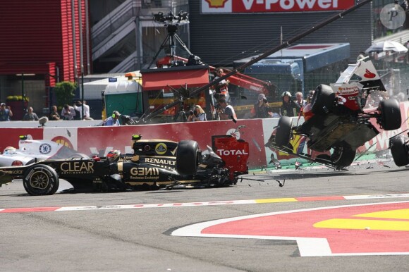 Romain Grosjean a provoqué un spectaculaire accident au départ du Grand Prix de Belgique à Spa-Francorchamps le 2 septembre 2012, mettant hors course Fernando Alonso et Lewis Hamilton
