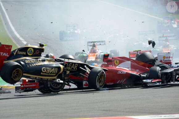 Romain Grosjean a provoqué un spectaculaire accident au départ du Grand Prix de Belgique à Spa-Francorchamps le 2 septembre 2012, mettant hors course Fernando Alonso et Lewis Hamilton