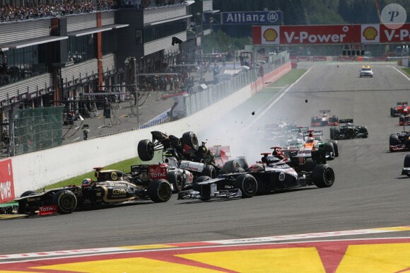 Romain Grosjean a provoqué un spectaculaire accident au départ du Grand Prix de Belgique à Spa-Francorchamps le 2 septembre 2012, mettant hors course Fernando Alonso et Lewis Hamilton