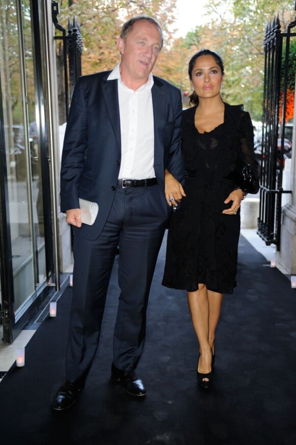 Ils soignent leur arrivée, Salma Hayek et son mari François-Henri Pinault à la soirée Girard-Perregaux à Paris le 3 septembre 2012