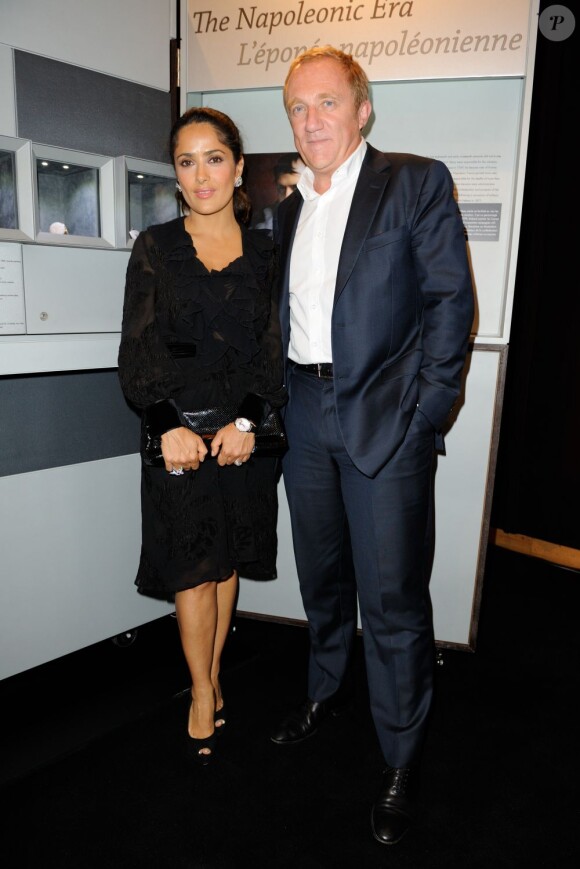 Très amoureux, Salma Hayek et son mari François-Henri Pinault à la soirée Girard-Perregaux à Paris le 3 septembre 2012