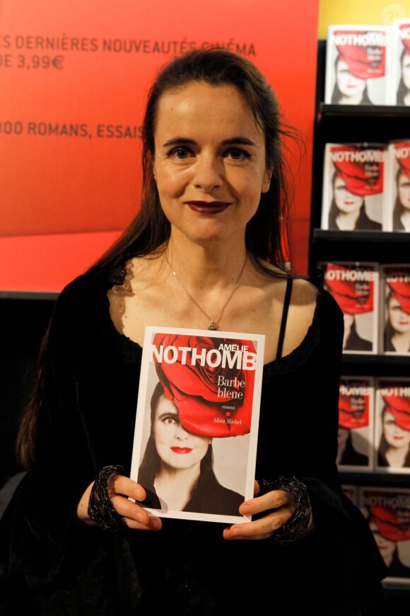 Amélie Nothomb signe son roman Barbe Bleue au Virgin Saint-Lazare, à Paris, le 5 septembre 2012.
