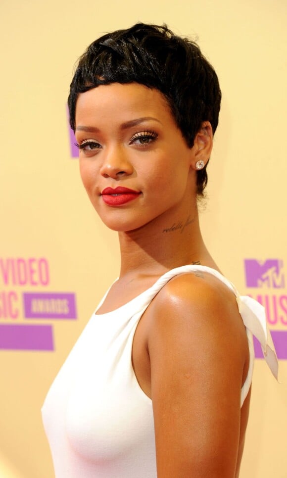 Rihanna, absolument ravissante à son arrivée au Staples Center pour les MTV Video Music Awards 2012. Los Angeles, le 6 septembre 2012.