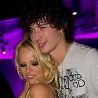 Pamela Anderson : Elle a retrouvé l'amour dans les bras de Julian Perretta !