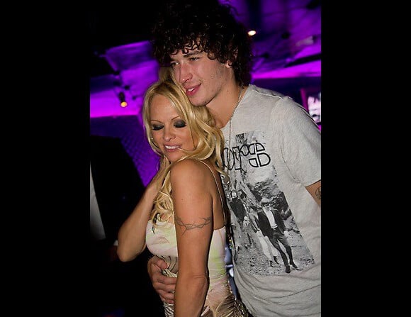 Julian Perretta et Pamela Anderson en boîte de nuit à Cannes - été 2012