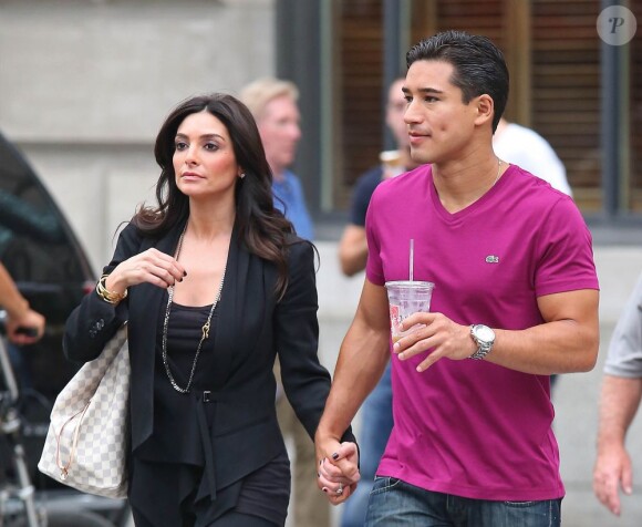 Mario Lopez et sa fiancée Courtney Mazza à New York, le 6 septembre 2012.