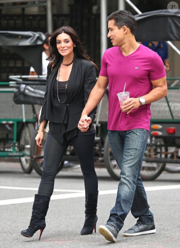 Mario Lopez et Courtney Mazza dans les rues de New York New York, le 6 septembre 2012.