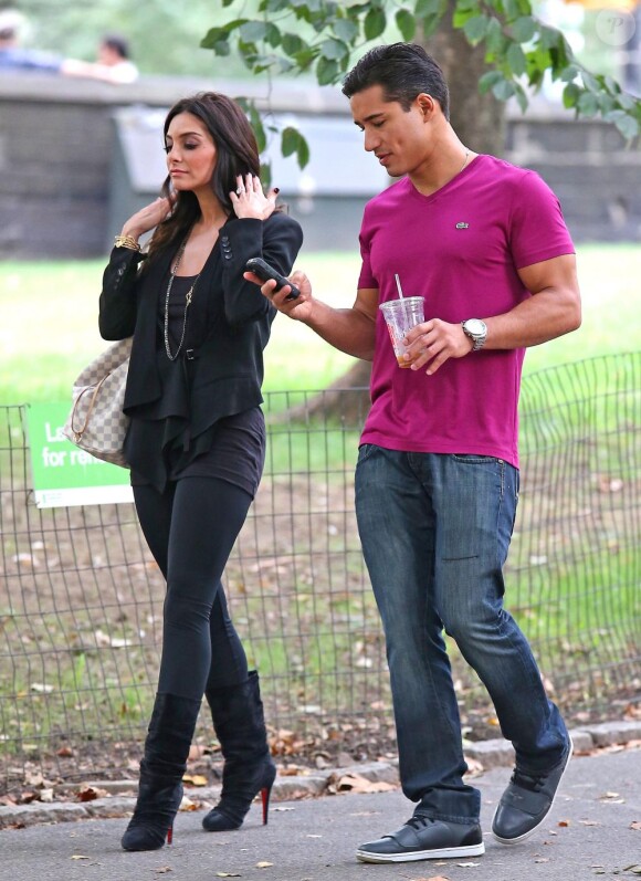 Mario Lopez et sa fiancée dans les allées de Central Park, à New York, le 6 septembre 2012.