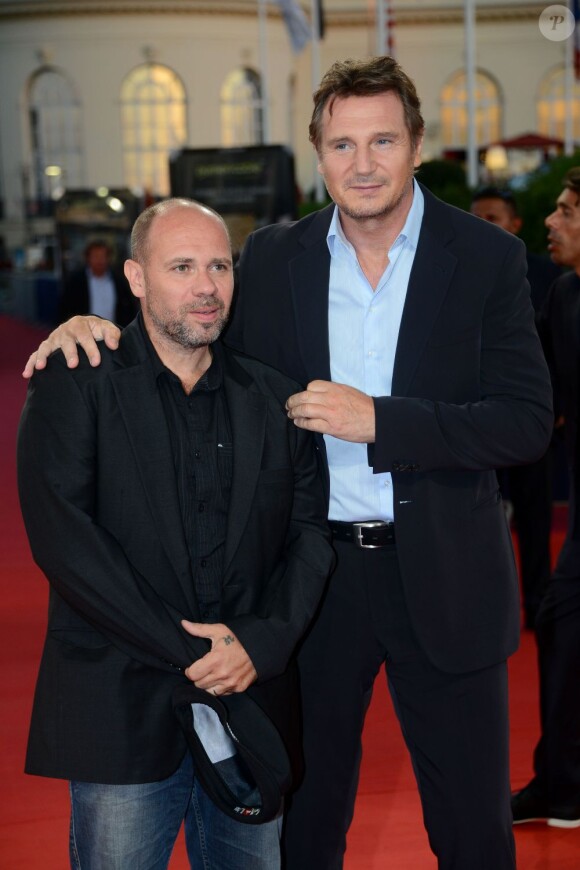 Olivier Mégaton et Liam Neeson lors du final du Festival de Deauville le 8 septembre 2012