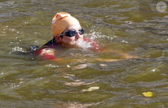 La princesse Maxima des Pays-Bas a nagé dans les canaux d'Amsterdam dans le cadre de l'Amsterdam City Swim, un événement qui vise à sensibiliser le grand public sur la maladie de Charcot le 9 septembre 2012