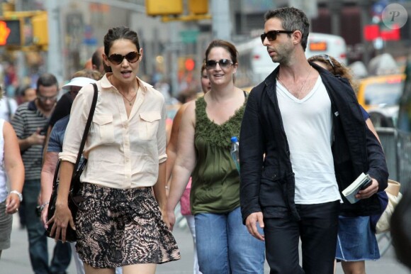 Katie Holmes et son ami Jeremy Strong se promènent à New York le 1er septembre 2012
