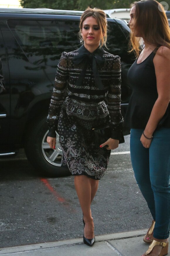 Jessica Alba arrive à l'IAC Building dans le quartier de Chelsea pour assister à la soirée Women Doing Good du magazine Self. New York, le 12 septembre 2012.