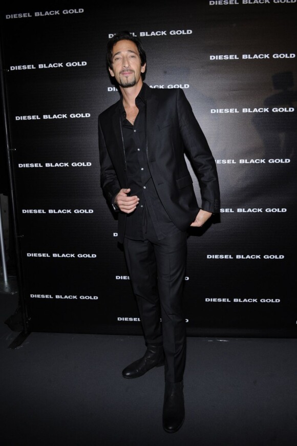 Adrien Brody, élégant pour assister au défilé Diesel Black Gold printemps-été 2013. New York, le 11 septembre 2012.