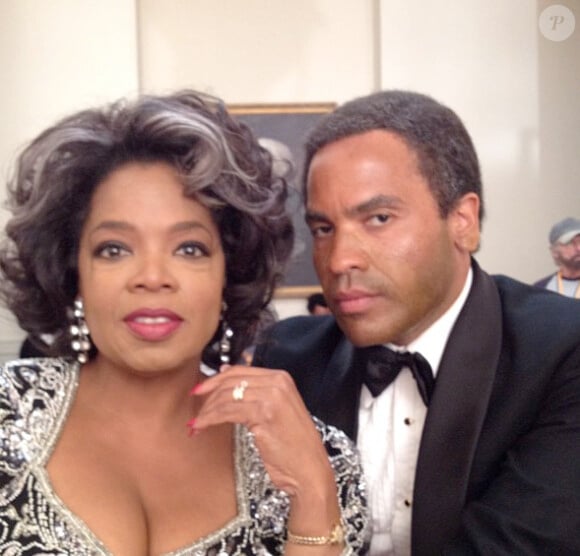 Image postée par Oprah Winfrey sur son compte Twitter illustrant le tournage du film The Butler : à l'aide du maquillage, Oprah et Lenny Kravitz sont vieillis à l'aide de prothèses