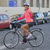 Sylvie Tellier sur son vélo, à la randonnée cycliste organisée dans le cadre de l'opération Toutes à Paris, le dimanche 16 septembre 2012.