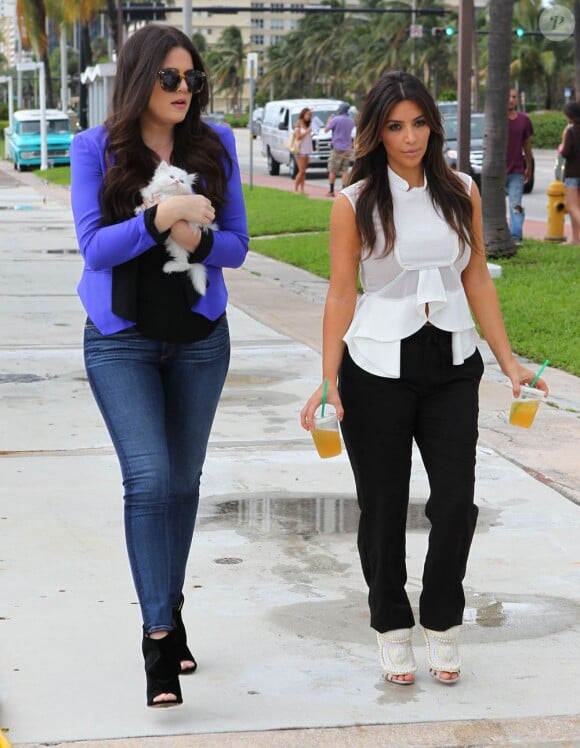 Khloe et Kim Kardashian à Miami, le 16 septembre 2012.