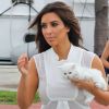 Kim Kardashian et son chat Mercy, inséparables à Miami. Le 16 septembre 2012.