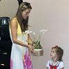 Alessandra Ambrosio et Anja, un duo mère/fille complice à West Hollywood. Le 18 septembre 2012.