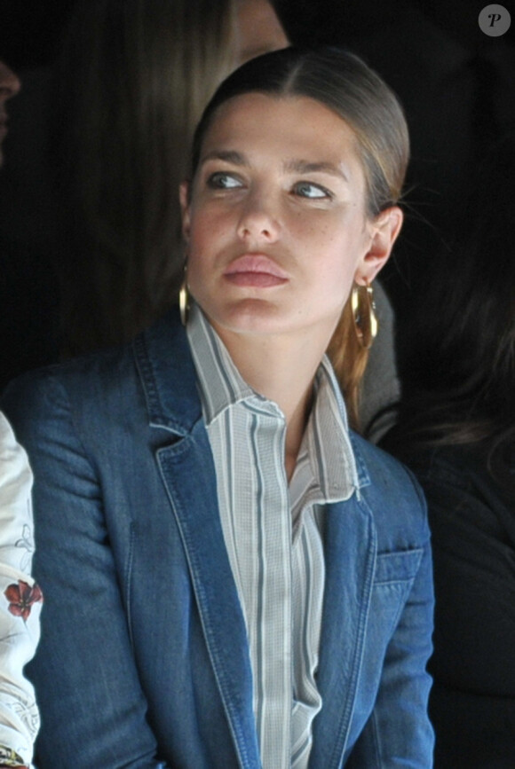 Charlotte Casiraghi, installée au premier rang lors du défilé Gucci le 19 septembre 2012 à Milan